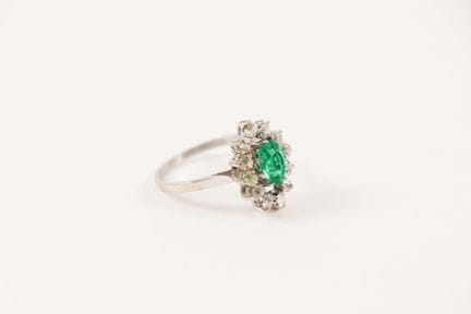 White gold marquise ring set with a central emeral