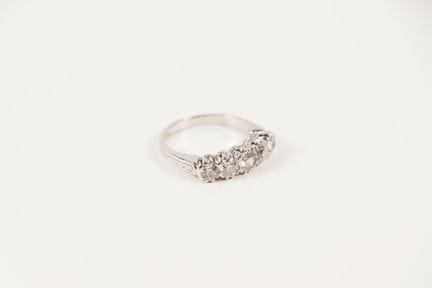 American half-eternity ring with diamonds
Set with