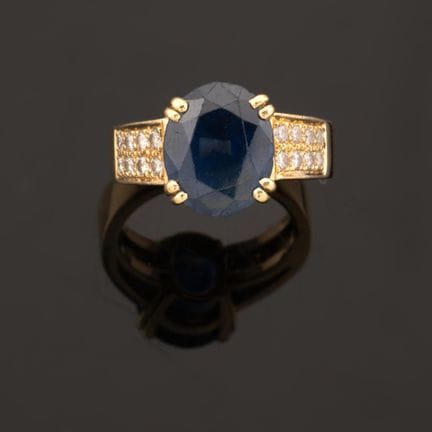 Sapphire and Diamond Ring
Set with an oval sapphir