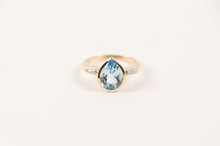 18K yellow gold (750) ring, set with a pear-shaped