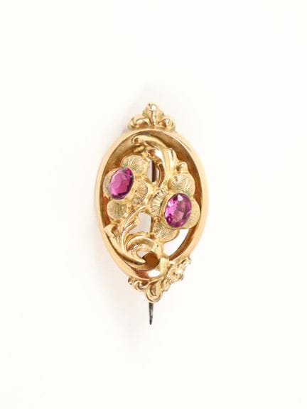 18K yellow gold (750) brooch with a leaf motif 
3 