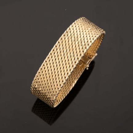 18K (750) yellow gold hinged cuff bracelet 
Weight
