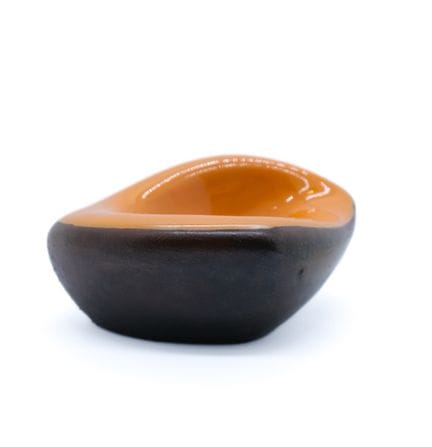 安德烈-阿莱特·马松（1919-2009）
自由造型杯
双色釉陶瓷，约1950年     
背面用刻