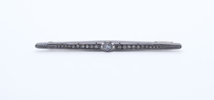 Alfiler de oro blanco (750) engastado con diamante