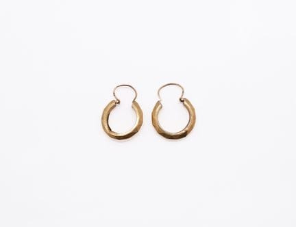 Par de aros de oro amarillo (750)
Peso: 1,8 gr
(pe