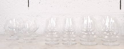 SAINT-LOUIS,
Lot de 17 verres à dégustation en cri