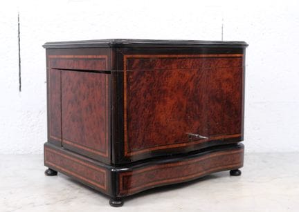 Paul SORMANI (1817–1866)
Liqueur cabinet in burl v