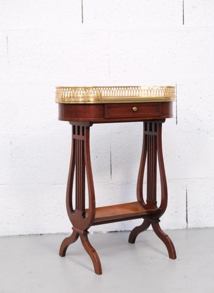 Side table made of mahogany and veneer, with a mar