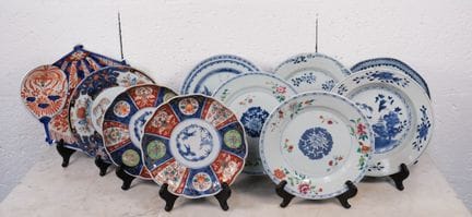 Lot comprenant 9 assiettes, un plat et 2 sorbets e