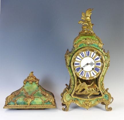 le)
OROLOGIO DA PARETE in corno verde e bronzo dor