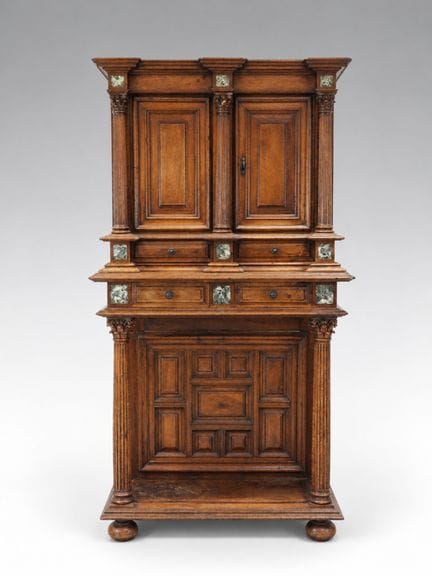 Zweiteiliges Sideboard aus Nussbaumholz mit Marmor