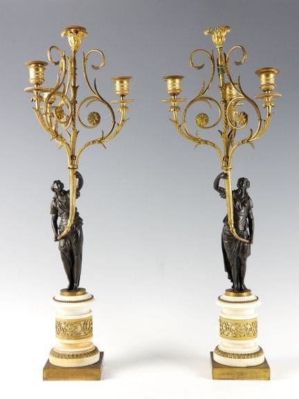 PAR DE CANDELABROS con «Vestales» vestidas al esti