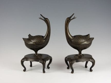 JAPAN – MEIJI-ZEIT (1868–1912)
Ein Paar Räuchergef