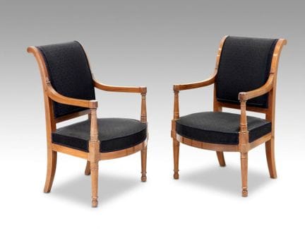 PAR DE SILLONES con respaldos inclinados de caoba 