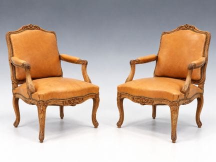 PAR DE SILLONES ANCHOS con respaldo plano, conocid