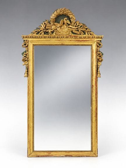 ESPEJO rectangular de madera y estuco dorado, con 