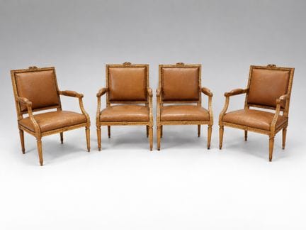 CUATRO SILLONES de respaldo plano en madera de hay