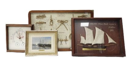 Conjunto de CUATRO OBJETOS que incluye: «Barcos de