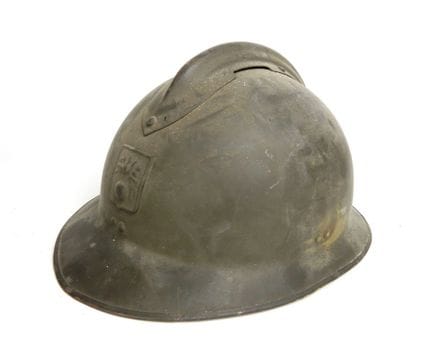 COIFFURES. Casque Adrian modèle 1926 de la défense