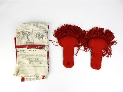 SMALL EQUIPMENT. Pair of infantry epaulets from th