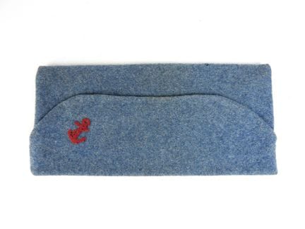 COIFFURES. Bonnet de police modèle 1918 de la Colo