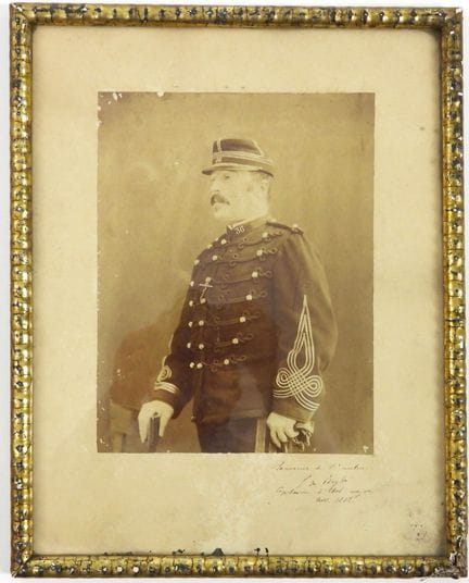 照片。贝洛伊参谋长肖像，1882年11月。26×20厘米。玻璃框装裱。有少量缺损。