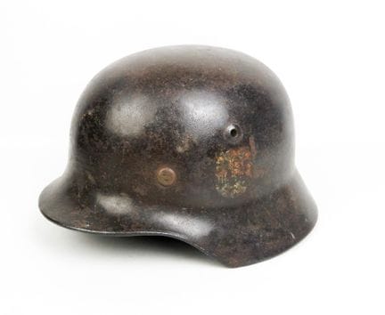 DEUTSCHLAND. M35-Helmschale mit Einfassung und Nie