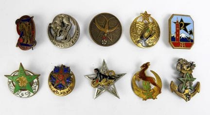 INSIGNES INDOCHINE. Ensemble de 10 insignes ARMÉE 