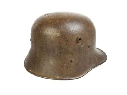 ÖSTERREICH. Stahlhelm Modell 1917 aus khakibraun l