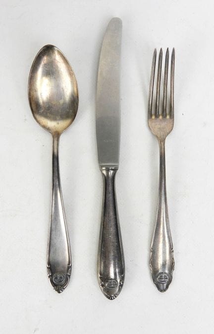 ALLEMAGNE. DIVERS. Ensemble de 3 couverts ornés à 