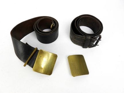EQUIPMENT. Model 1845 belt made of blackened suede