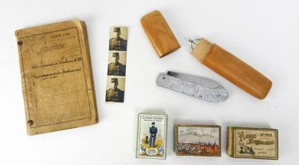 SMALL ITEMS. Set consisting of a military service 