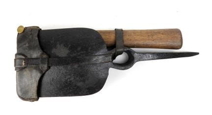 EQUIPMENT. Seurre shovel-pick, Model 1909, without