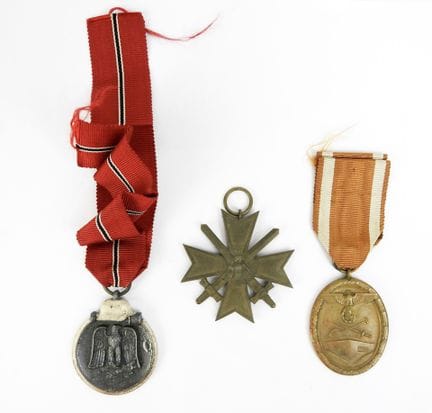ALLEMAGNE. DÉCORATIONS. Ensemble constitué de la m