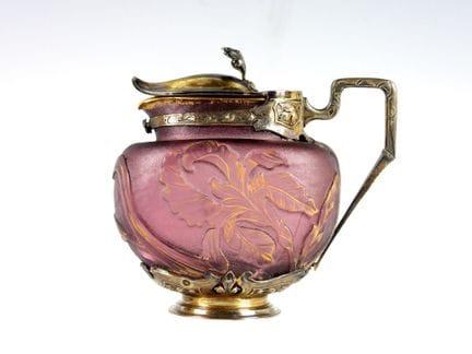 Attribué à DAUM Nancy : 
Verseuse en verre doublé 