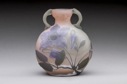 Établissements GALLE: 
Vase à corps ovoïde méplat 