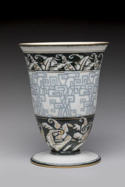 Manufacture Nationale de SEVRES. 
Vase cornet en p