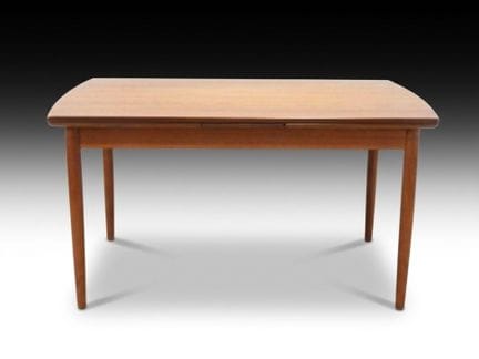 TABLE DE SALLE A MANGER extensible en teck.
Travai