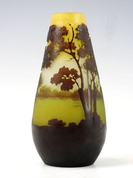 Établissement GALLE : 
Vase tronconique en verre m