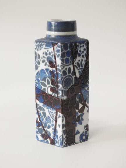 ROYAL COPENHAGEN
Vaso a forma quadrangolare in por