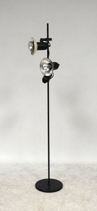 Werk aus den 80er Jahren
Wohnzimmer-Stehlampe mit 