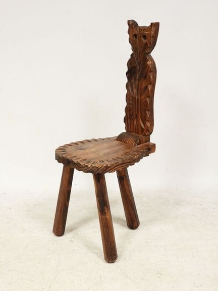 Diseño brutalista
Silla auxiliar de madera de coní