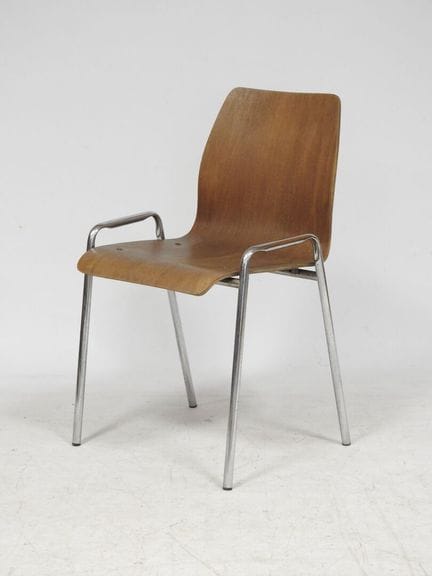 PAGHOLZ PAGWOOD im Stil von
Stuhl aus thermogeform