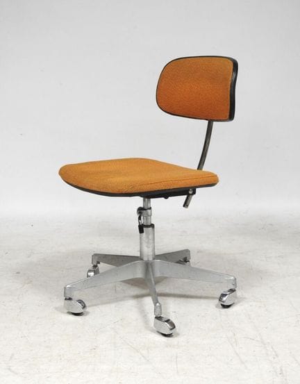 Stück aus den 70er Jahren
Bürostuhl mit verstellba