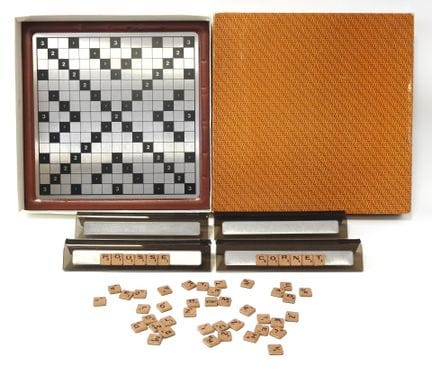 Scrabble-Set aus Leder und magnetischen Buchstaben