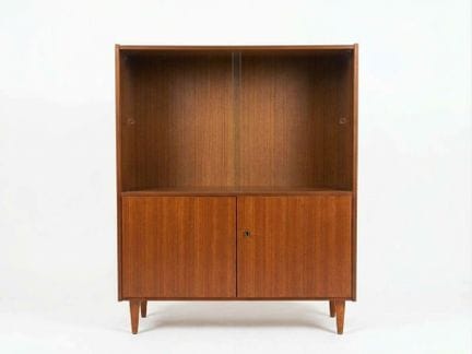 Werk aus den 1960er Jahren
Rechteckige Vitrine im 