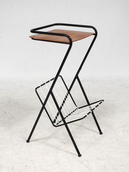 Piece from the 1950s
Side table with magazine rack