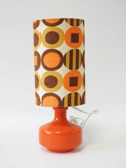Stück aus den 70er Jahren
Nachttischlampe aus oran