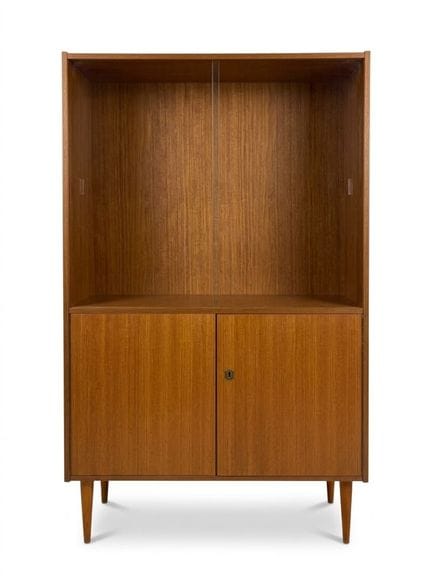 Werk aus den 1960er Jahren
Rechteckige Vitrine im 