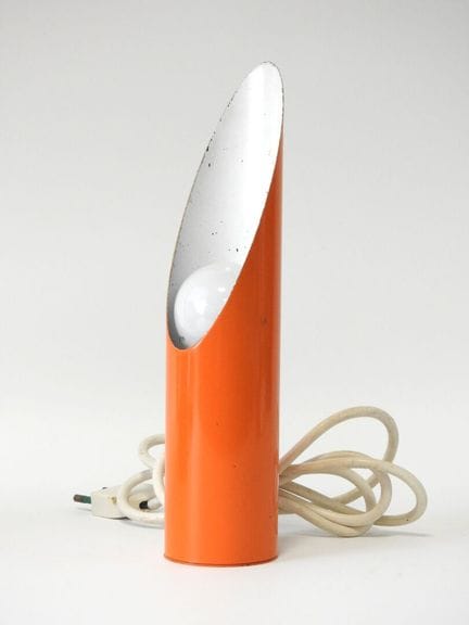 Stück aus den 70er Jahren
Tischlampe im Lippenstif